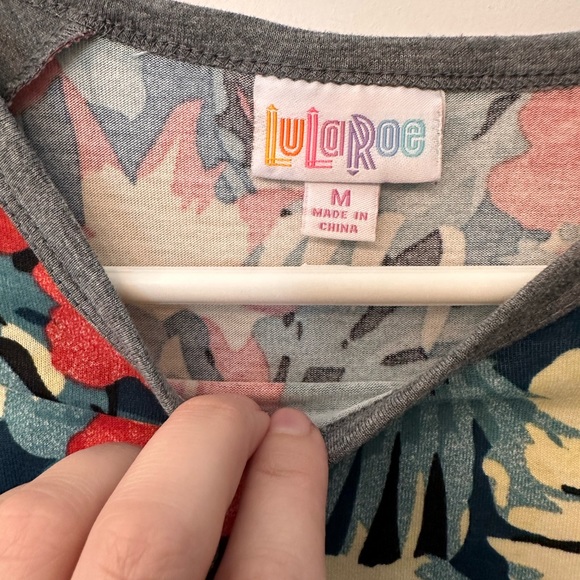 Lularoe Randy Tee Hawaiian Floral - Picture 2 of 4